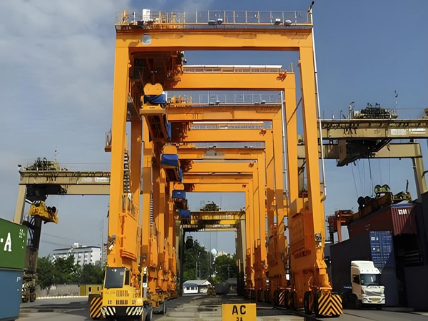 集装箱 龙门吊 (1).jpg